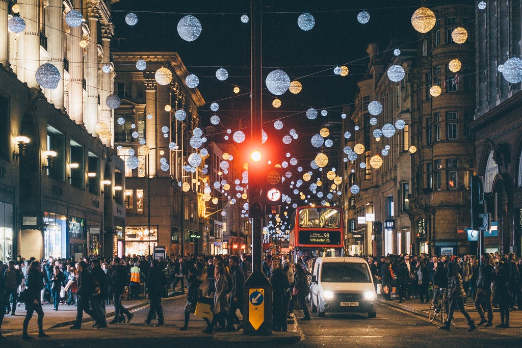 أفضل شوارع لندن السياحية- Oxford Street