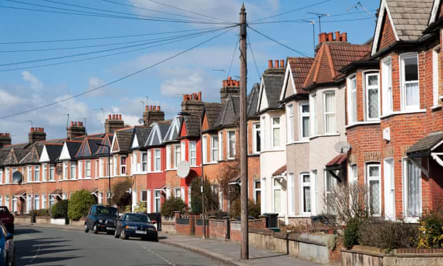 أفضل الخيارات المتاحة للمنازل والمدارس من حيث التكلفة في لندن