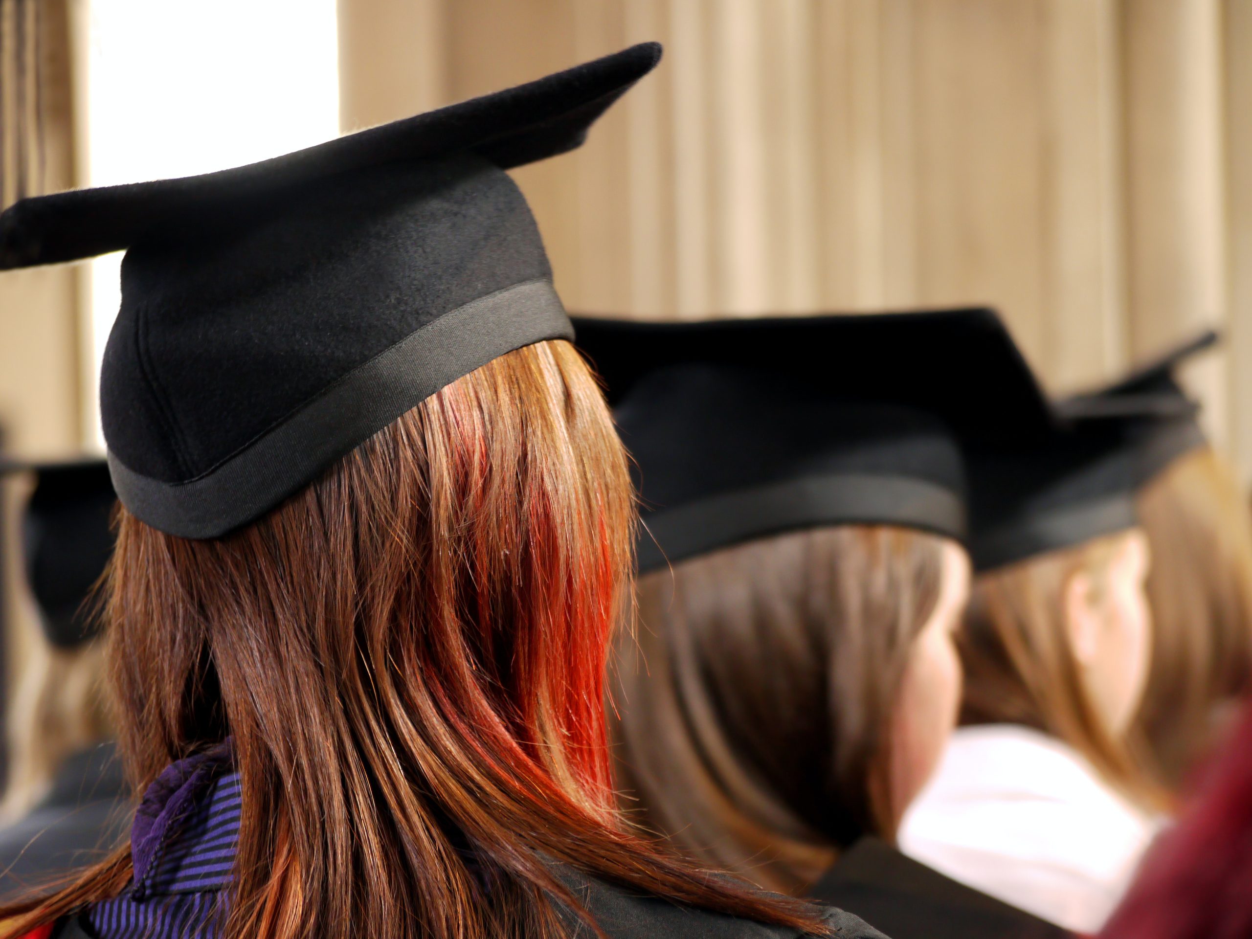 تدفع جامعات الطب تعويضات تصل لـ 10000£ للطلاب كي يقبلوا بالانتقال إلى جامعات أخرى!