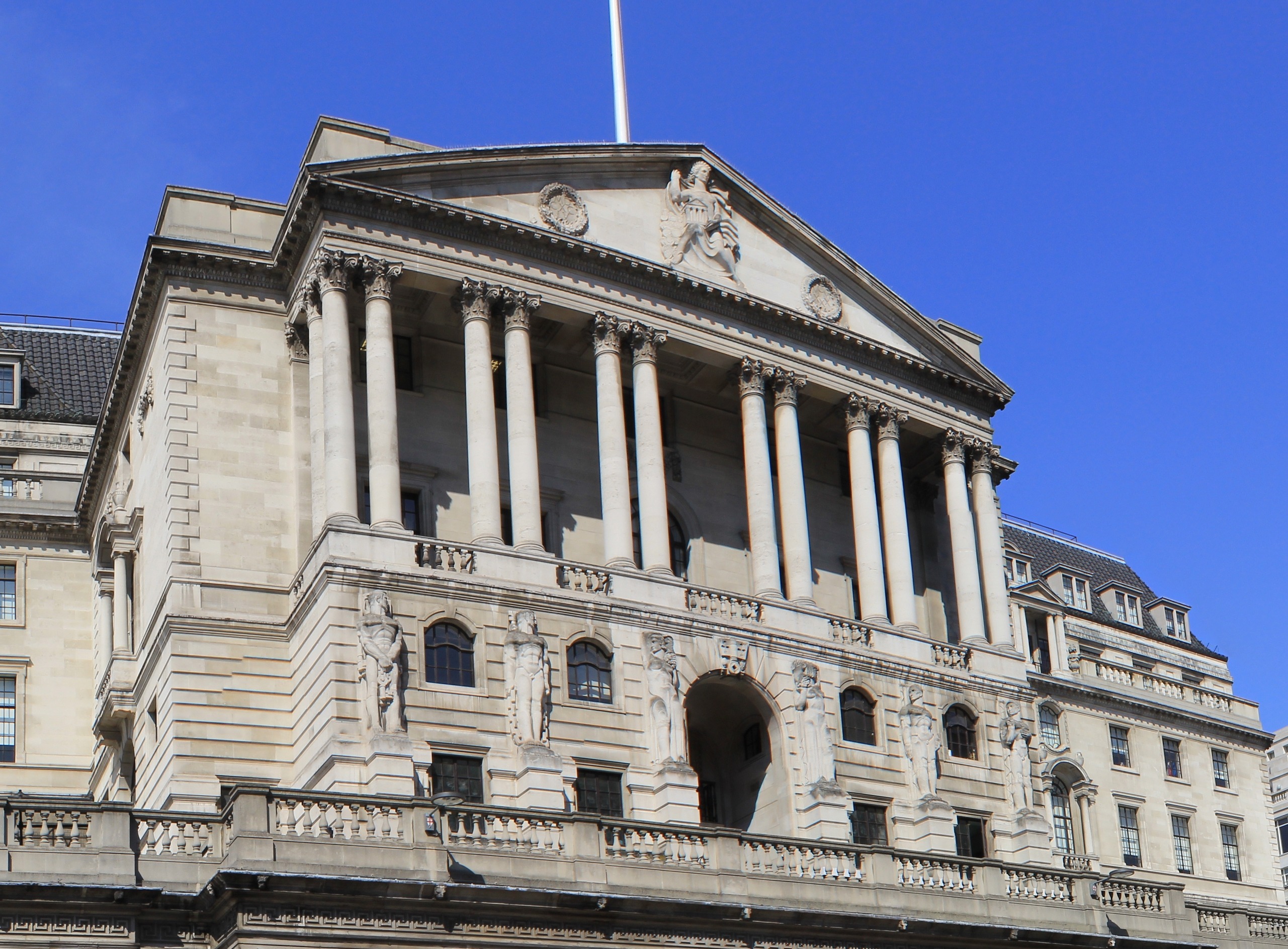 دليل أفضل البنوك في بريطانيا وكيفية فتح حساب فيها