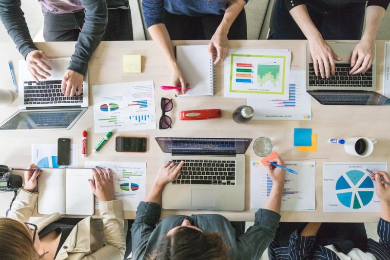 وزيرة المهارات العودة إلى العمل المكتبي واجب للموظفين الأكبر سناً