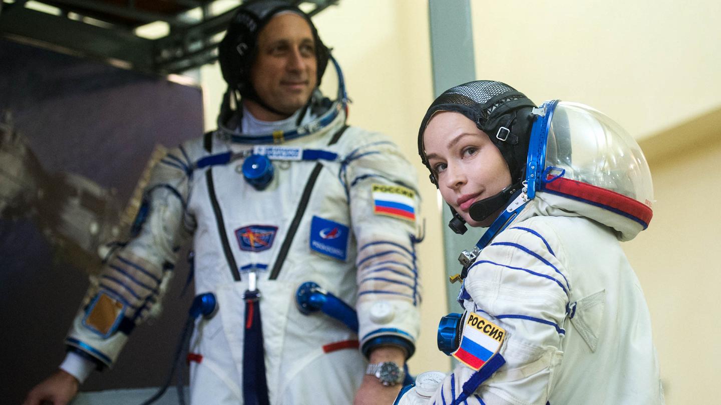 الفيلم الأول في الفضاء.. سباق بين روسيا والولايات المتحدة