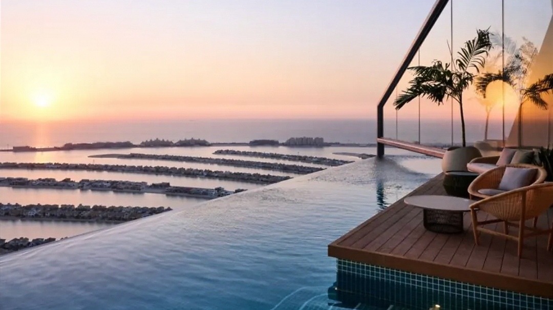 دبي: داخل أعلى مسبح لا متناهي في العالم