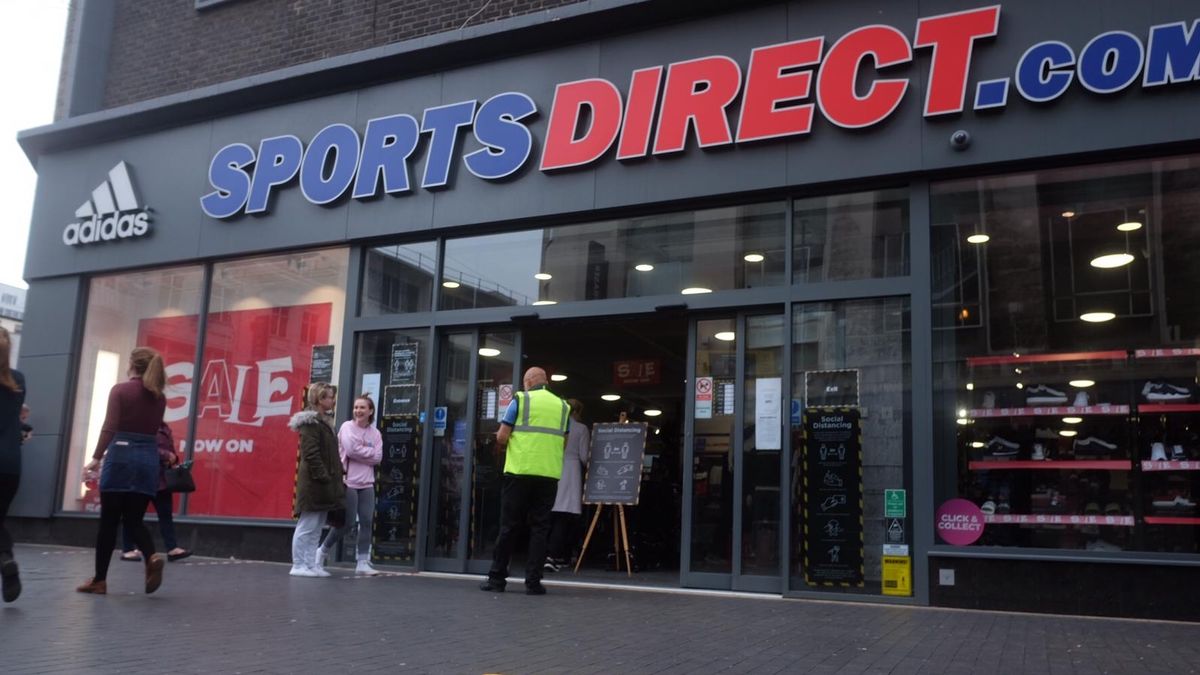 متجر Sports Direct أرغم بعض موظفيه على الدوام رغم وجوب عزلهم لأنفسهم