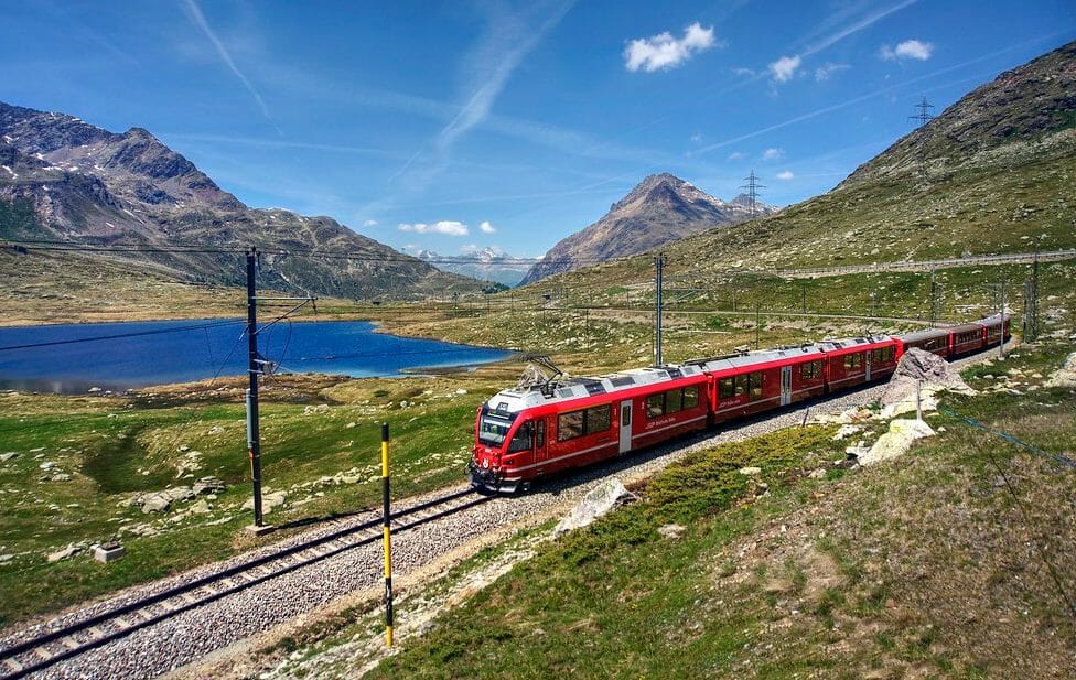 سويسرا: تحديد موعد انطلاق أطول قطار ركاب في العالم , 4550 مقعدًا و 7 سائقين إلى أين سيتجه؟