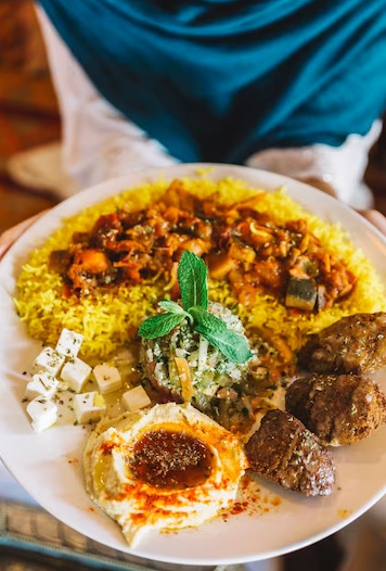 صورة لطبق من أطباق أحد المطاعم المصرية وهي من أفضل مطاعم الشرق الأوسط في لندن