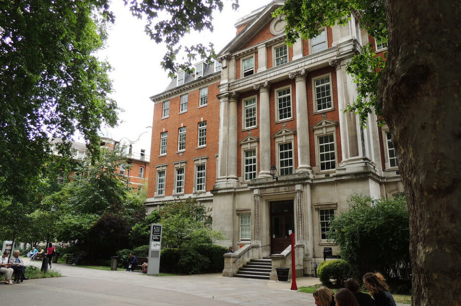 صورة لجامعة King’s College London هي من افضل جامعات بريطانيا