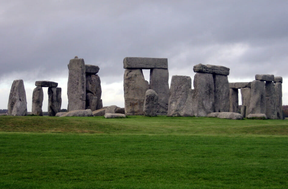 صورة لـ Stonehenge, Wiltshire و هي إحدى اجمل الاماكن السياحية في بريطانيا