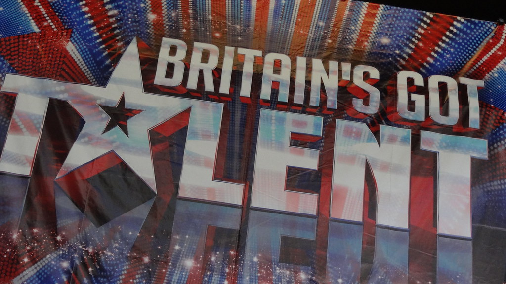 ظهور Amanda Holden يلفت الأنظار في Got Talent ظهور Amanda Holden يلفت الأنظار في Got Talent