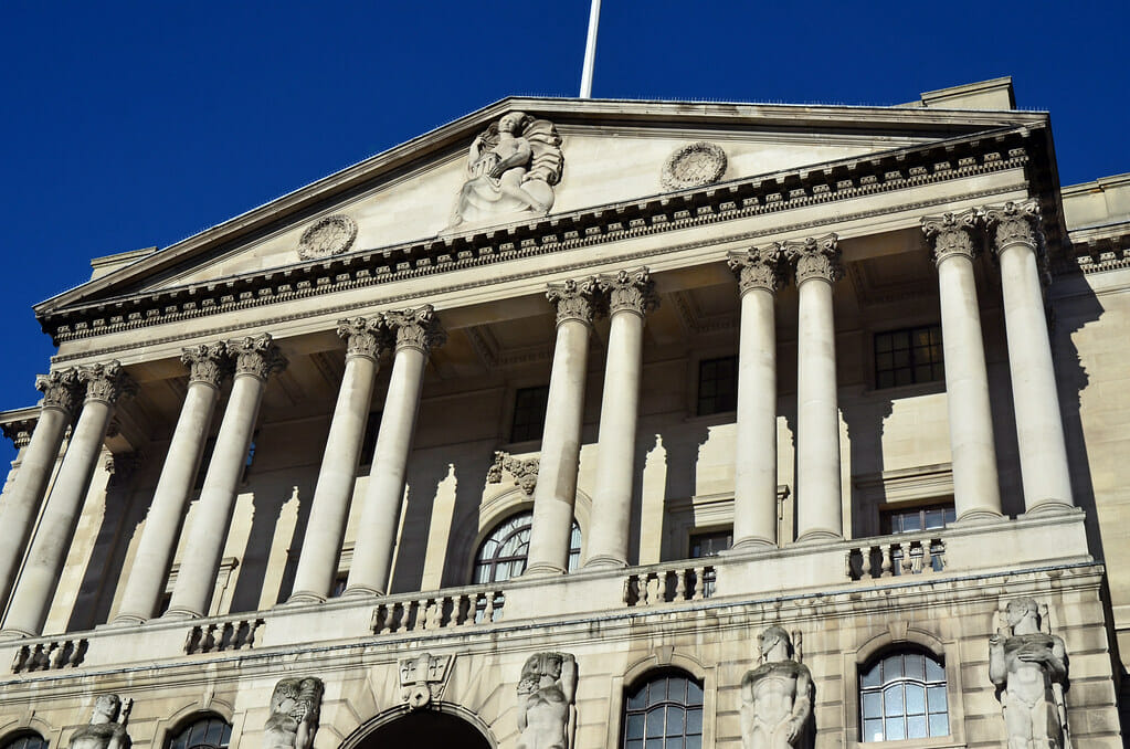 قرار رفع بنك إنجلترا سعر الفائدة