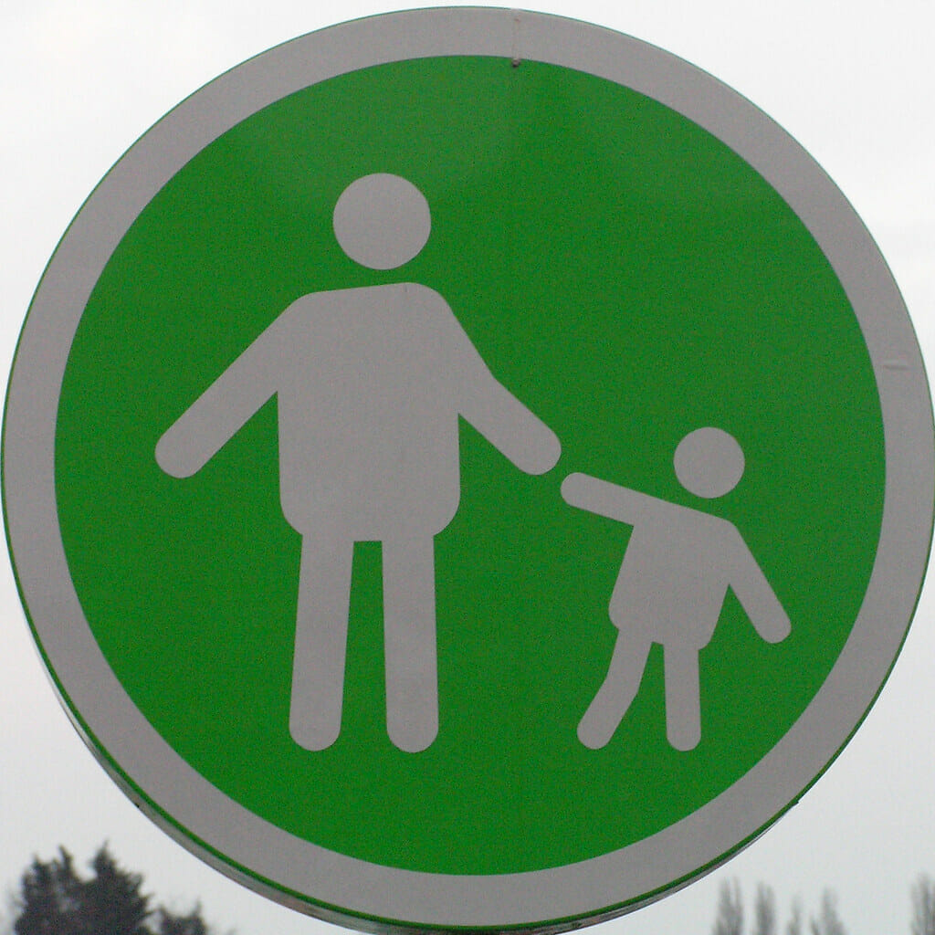 هل توجد عقوبة أو غرامة على إيقاف سيارتك في المكان المخصص للوالدين والأطفال؟