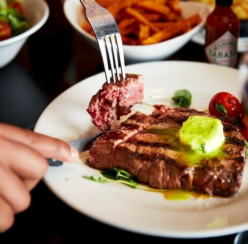 صورة لطبق من اطباق مطعم Angus Steakhouse Piccadilly Circus والذي يعد افضل مطعم ستيك في لندن