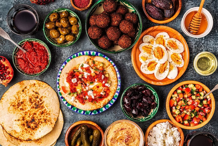 صورة لمائدة طعام سوري في أحد أفضل مطاعم عربية في لندن