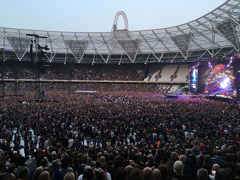 حفل موسيقي في ملعب لندن الأولمبي (ملعب وست هام يونايتد)