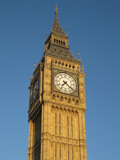 ساعة بيج بن .. إحدى اماكن سياحية في لندن ( الاماكن السياحية في لندن - جدول سياحي في لندن - مناطق سياحية في لندن - اهم الاماكن السياحية في لندن - افضل الاماكن السياحية في لندن)