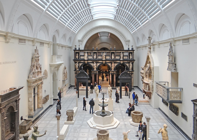 صورة من داخل متحف فكتوريا وألبرت لندن Victoria and Albert Museum أحد اشهر متاحف لندن