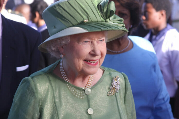 شخصية الملكة إليزابيث الثانية في متحف الشمع لندن الأيقوني