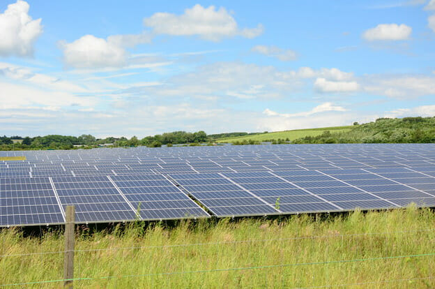 مزرعة الطاقة الشمسية قد تكون سبب لخسارة بريطانيا مليارات الجنيهات