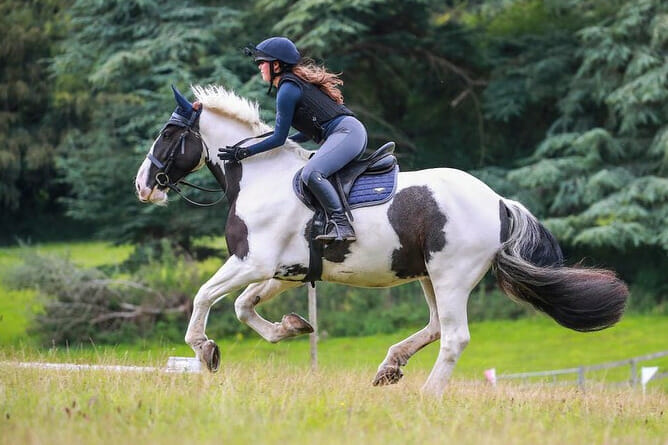 اجمع بين الفروسية وحب الطبيعة إليك أماكن لركوب الخيل في لندن