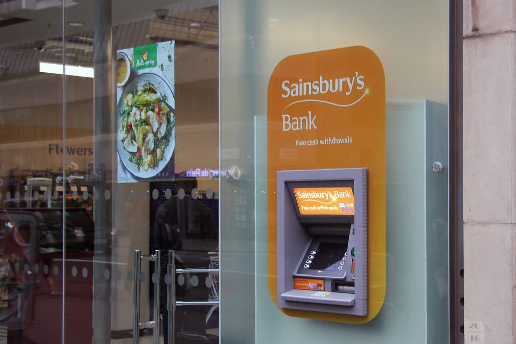  إغلاق Sainsbury's Bank: ما مصير الخدمات المصرفية؟