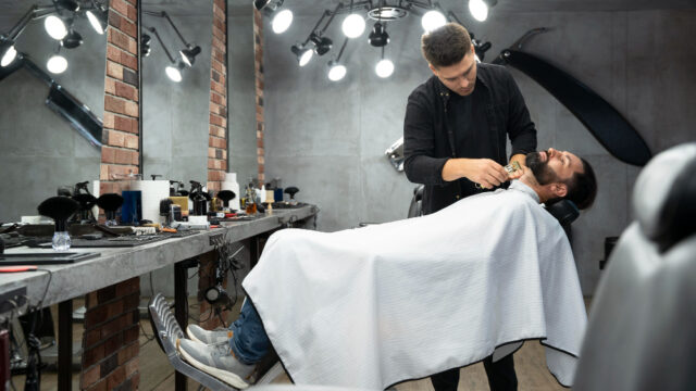 كل ما تحتاج معرفته عن Live True London صالون الشعر الشهير